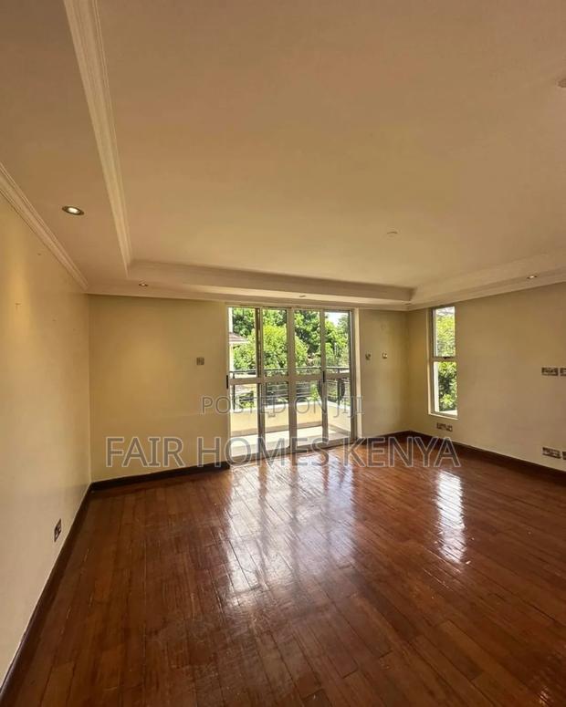 5bdrm Townhouse/Terrace in Lavington Green for sale