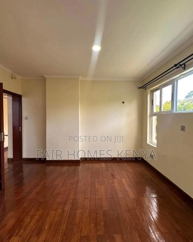 5bdrm Townhouse/Terrace in Lavington Green for sale