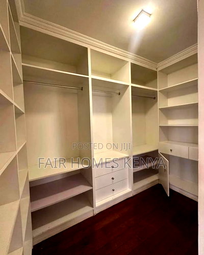 5bdrm Townhouse/Terrace in Lavington Green for sale - Image 10