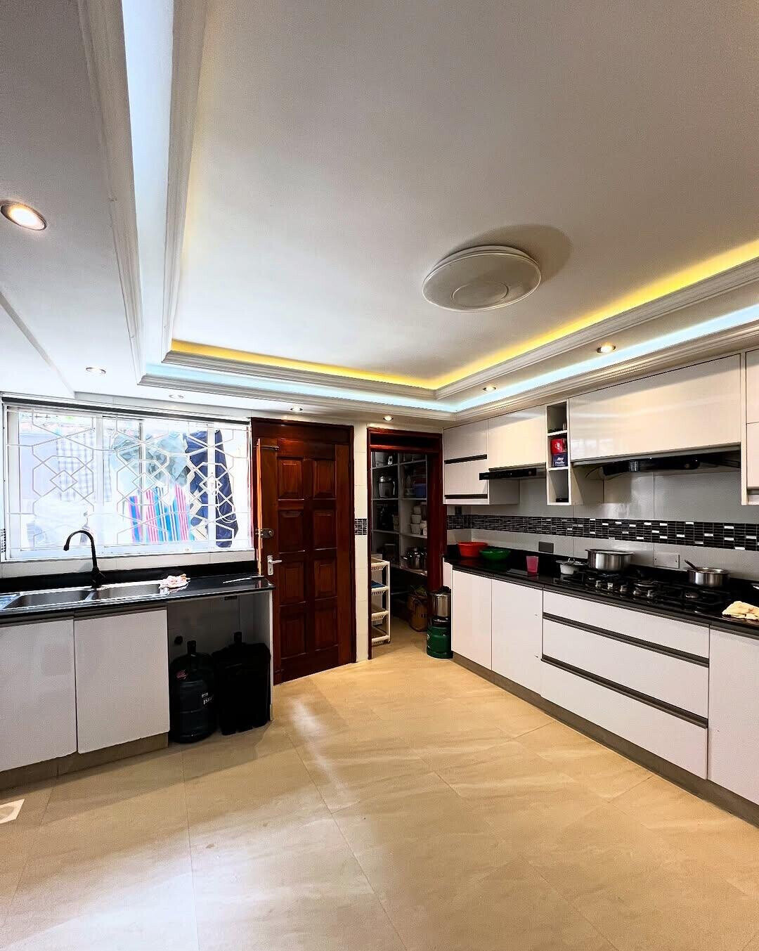 4-Ensuite Villa with Chandeliers & Gypsum Ceilings - Lavington