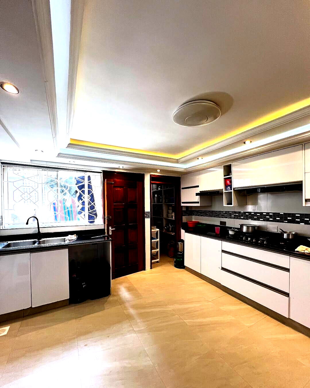 4-Ensuite Villa with Chandeliers & Gypsum Ceilings - Lavington