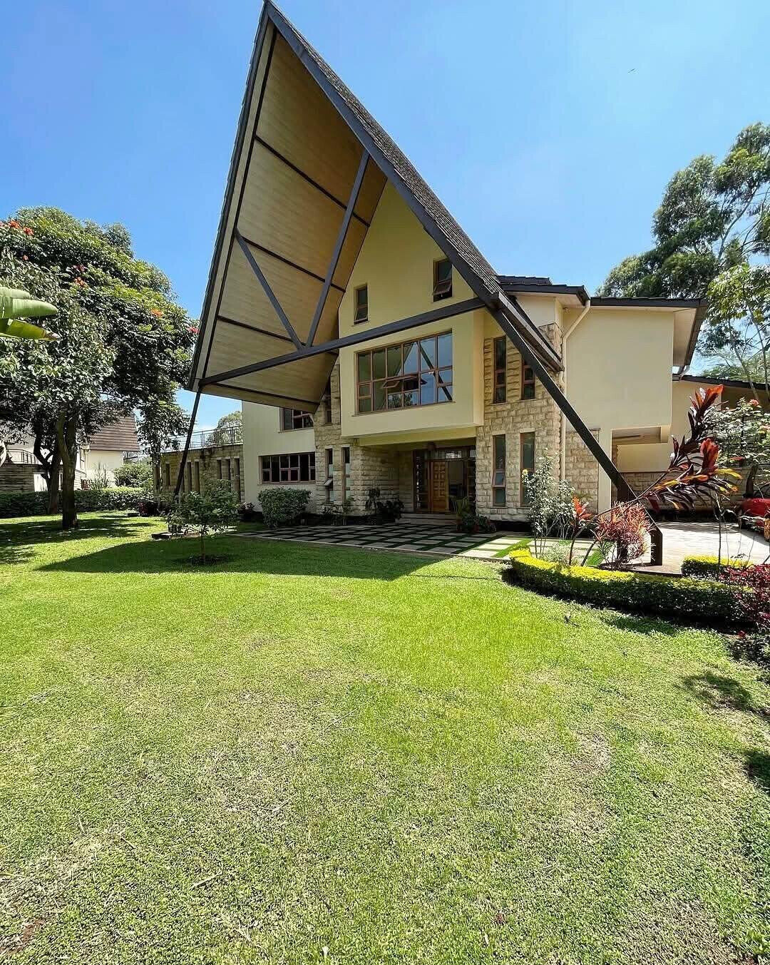 Executive 5-Bed Townhouse on 0.5-Acre Compound with Pool – Karen