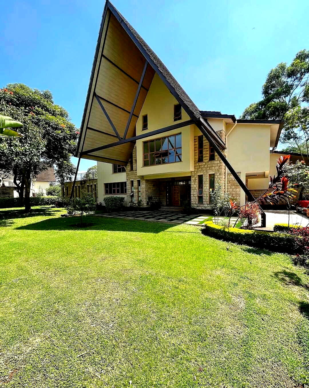 Executive 5-Bed Townhouse on 0.5-Acre Compound with Pool – Karen