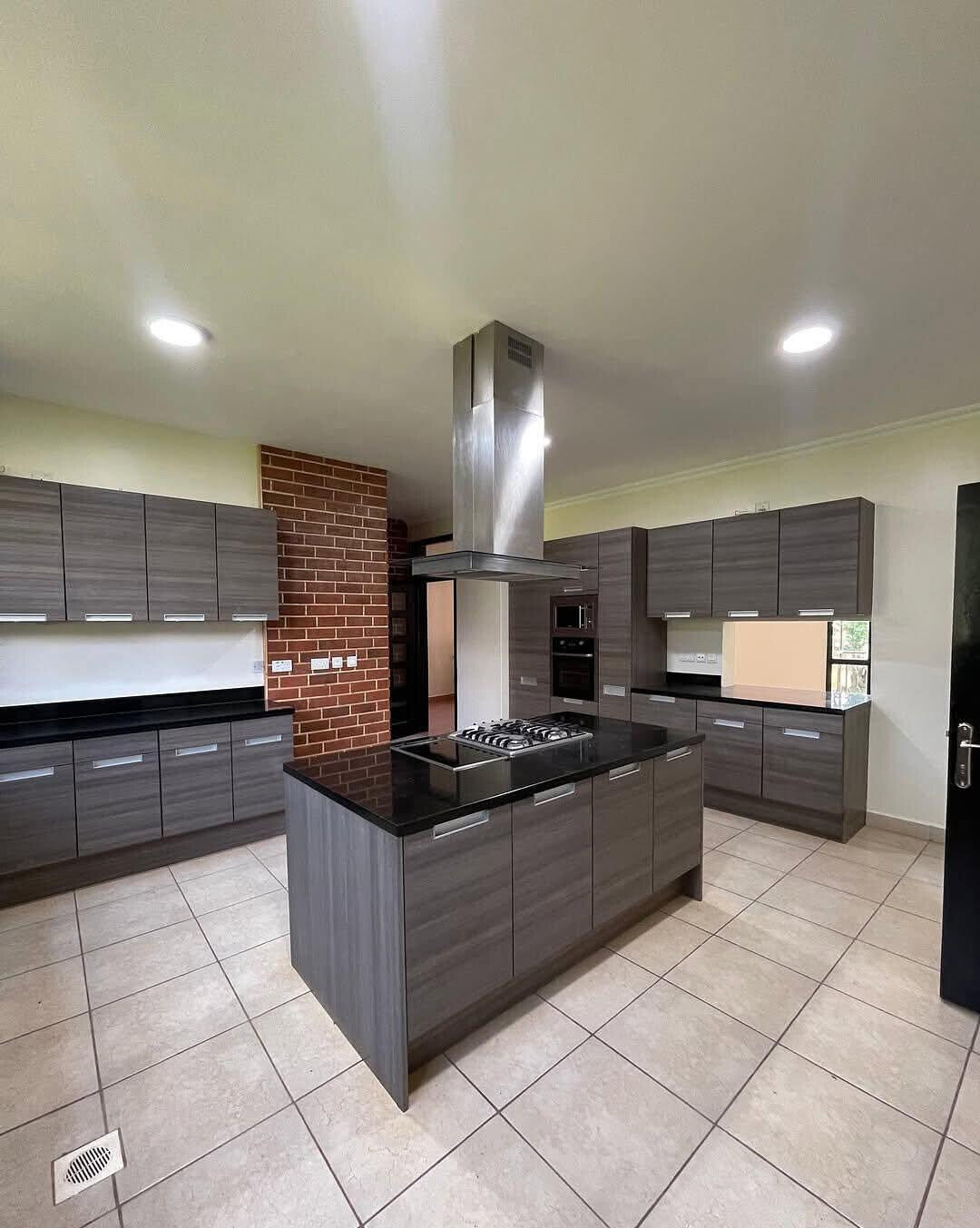 Executive 5-Bed Townhouse on 0.5-Acre Compound with Pool – Karen