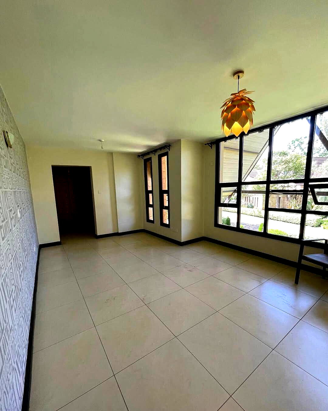 Executive 5-Bed Townhouse on 0.5-Acre Compound with Pool – Karen