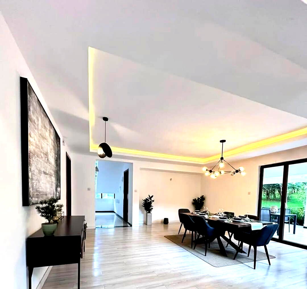 5-Ensuite Townhouse with Forest Views & DSQ – Karen