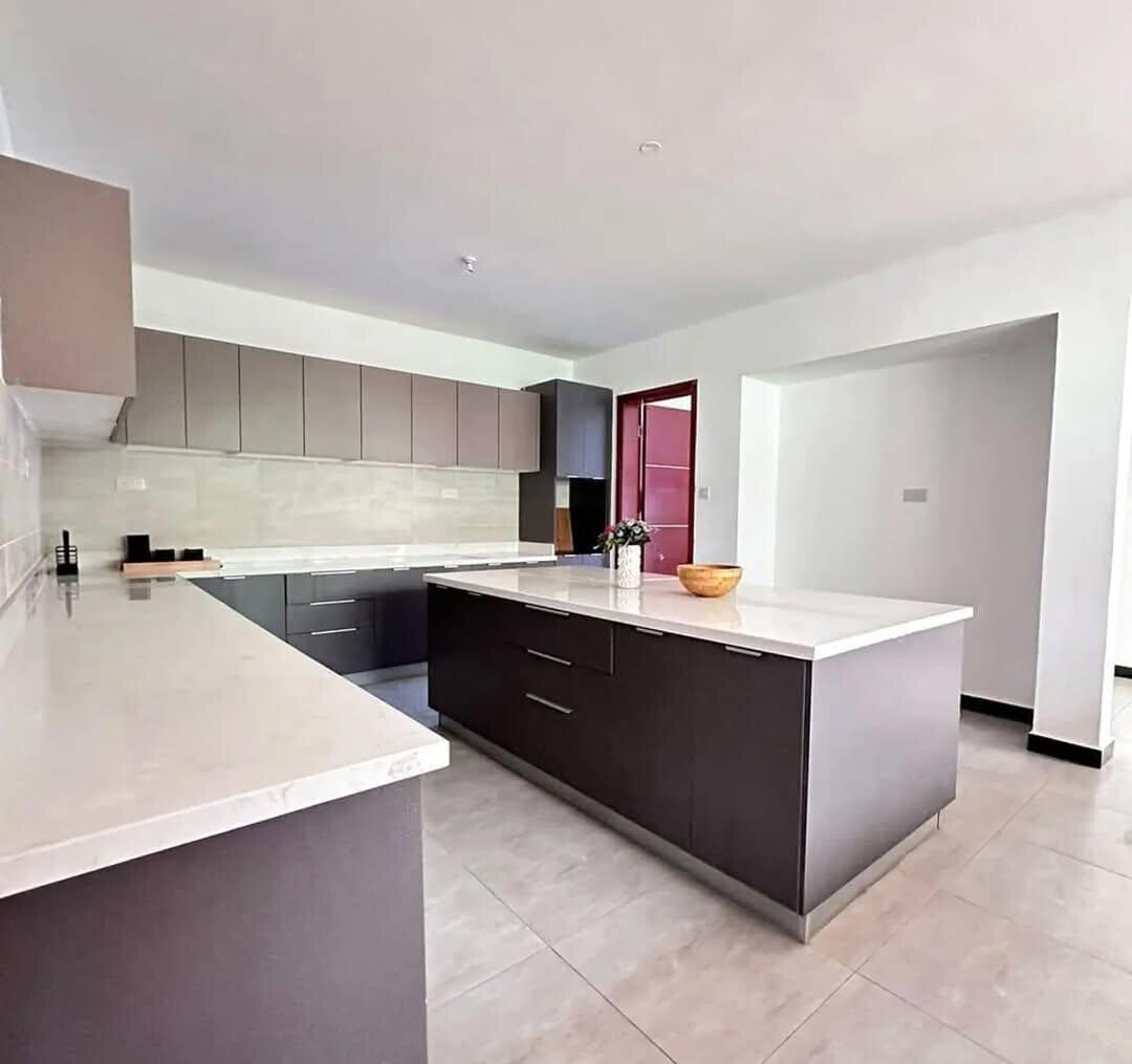 5-Ensuite Townhouse with Forest Views & DSQ – Karen