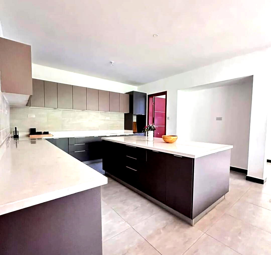 5-Ensuite Townhouse with Forest Views & DSQ – Karen