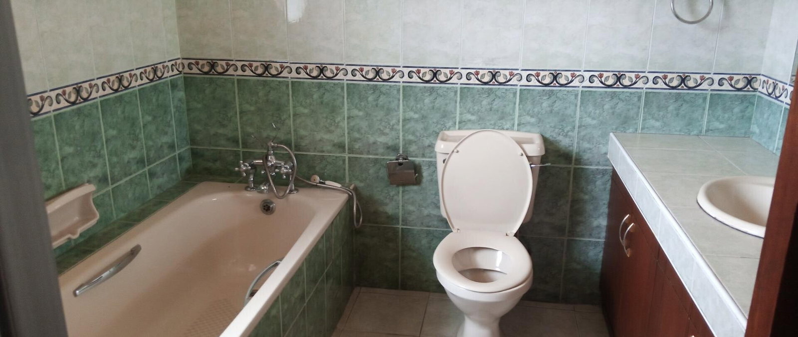 Spacious 5BR Townhouse with Natural Light - Westlands