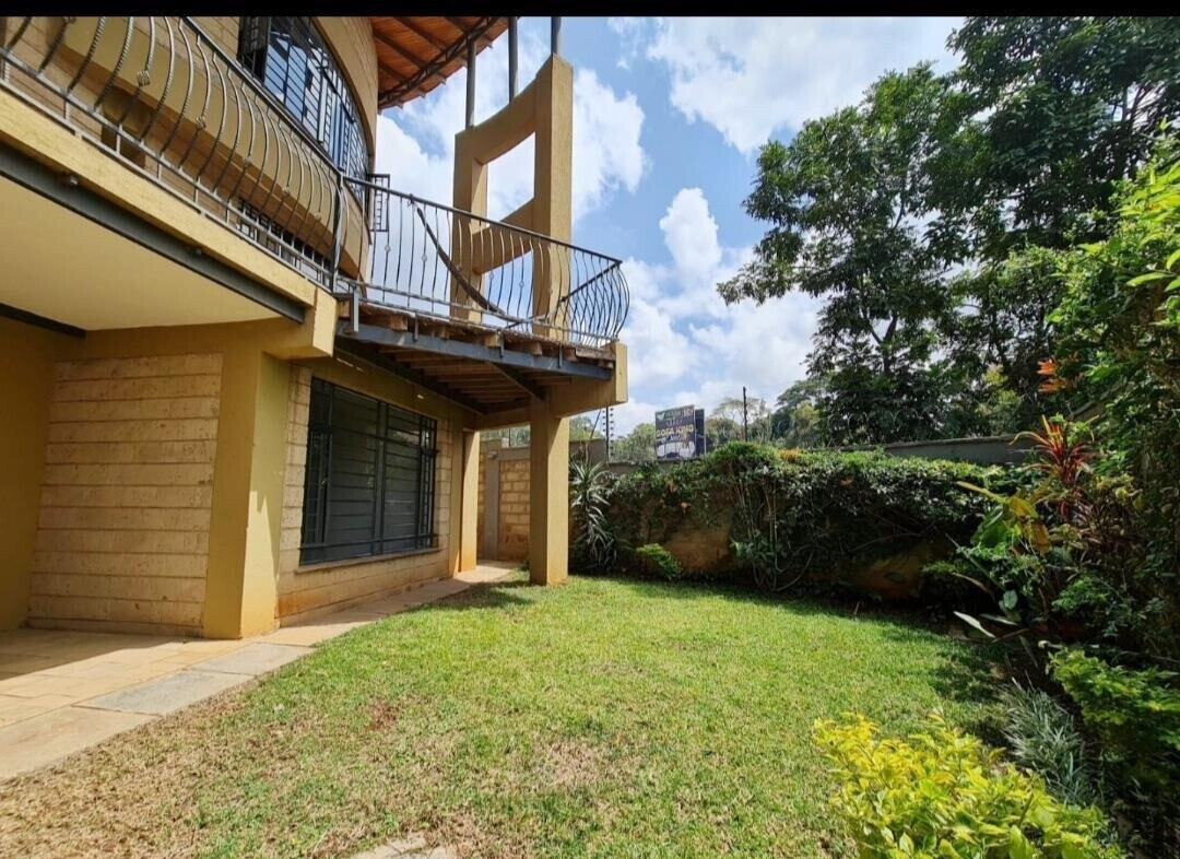 Italian-Design 4-Ensuite Townhouse with Fireplace & Garden - Lavington