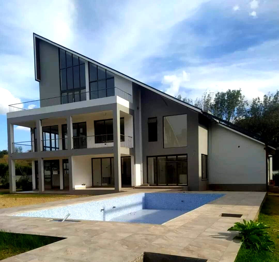 Ambassadorial 6-Bed Villa with Golf Course Views – Karen