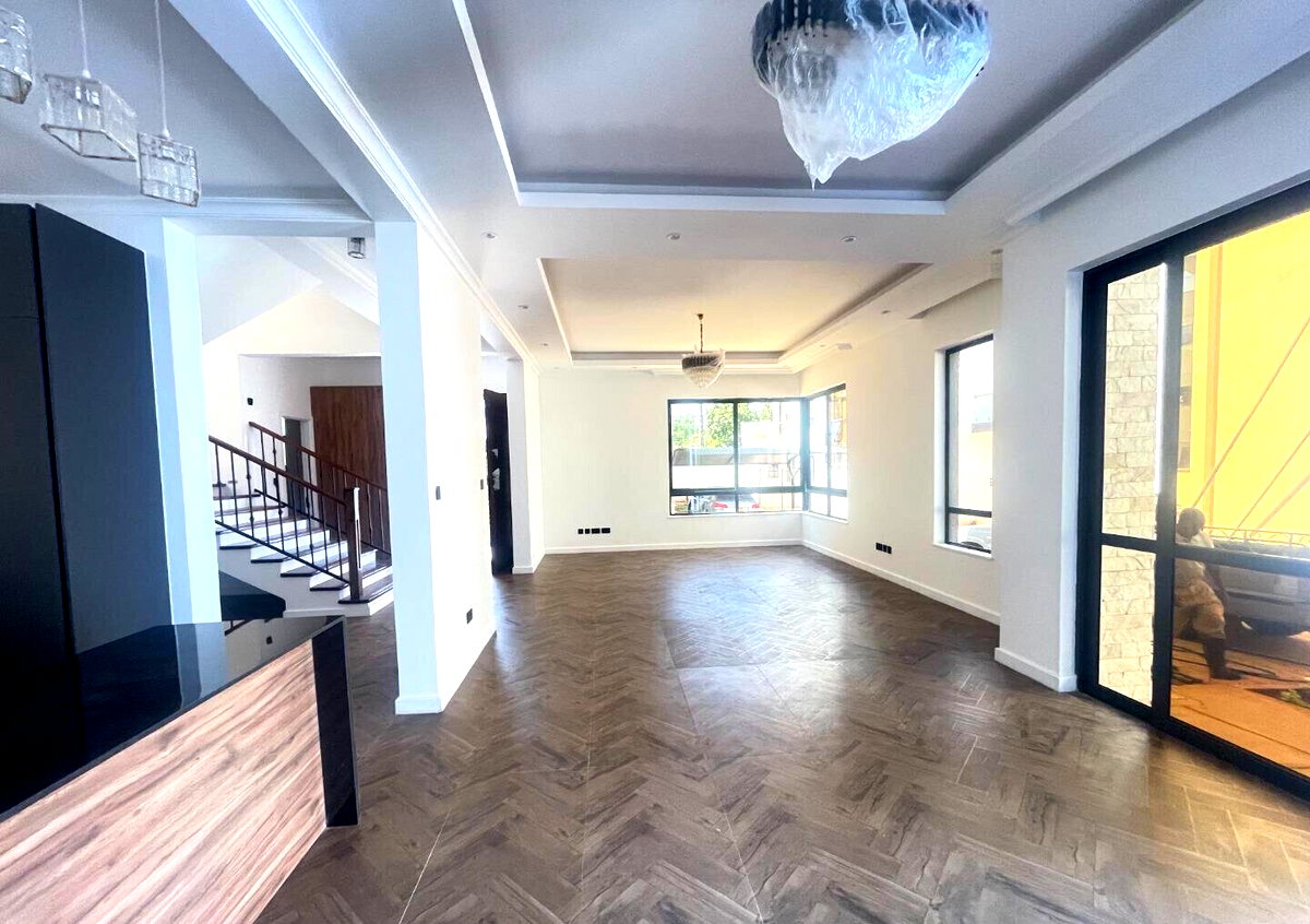 4-Ensuite Townhouse with Rooftop Terrace & DSQ - Lavington