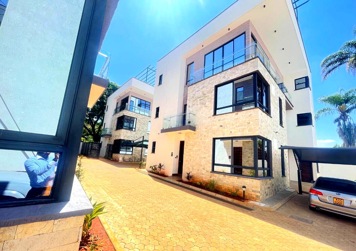 4-Ensuite Townhouse with Rooftop Terrace & DSQ - Lavington