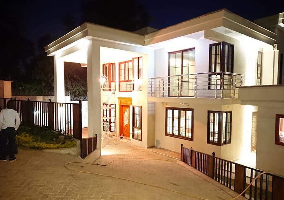 Ultra-Modern 4BR Villa on Half-Acre with DSQ - Kitisuru
