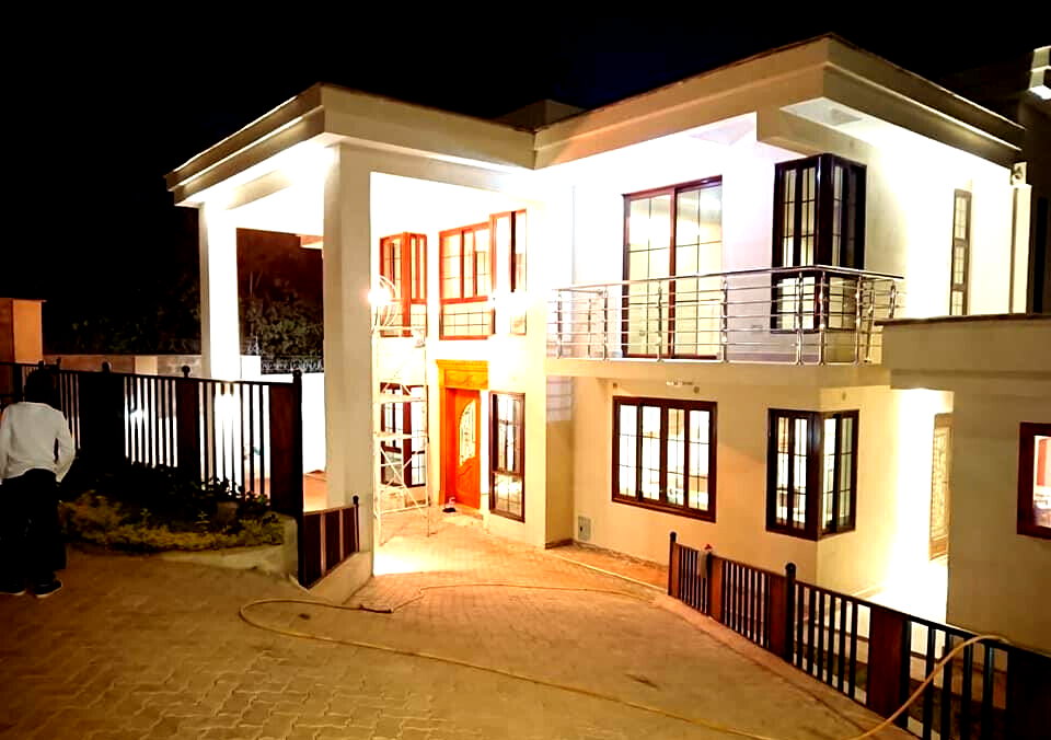 Ultra-Modern 4BR Villa on Half-Acre with DSQ - Kitisuru