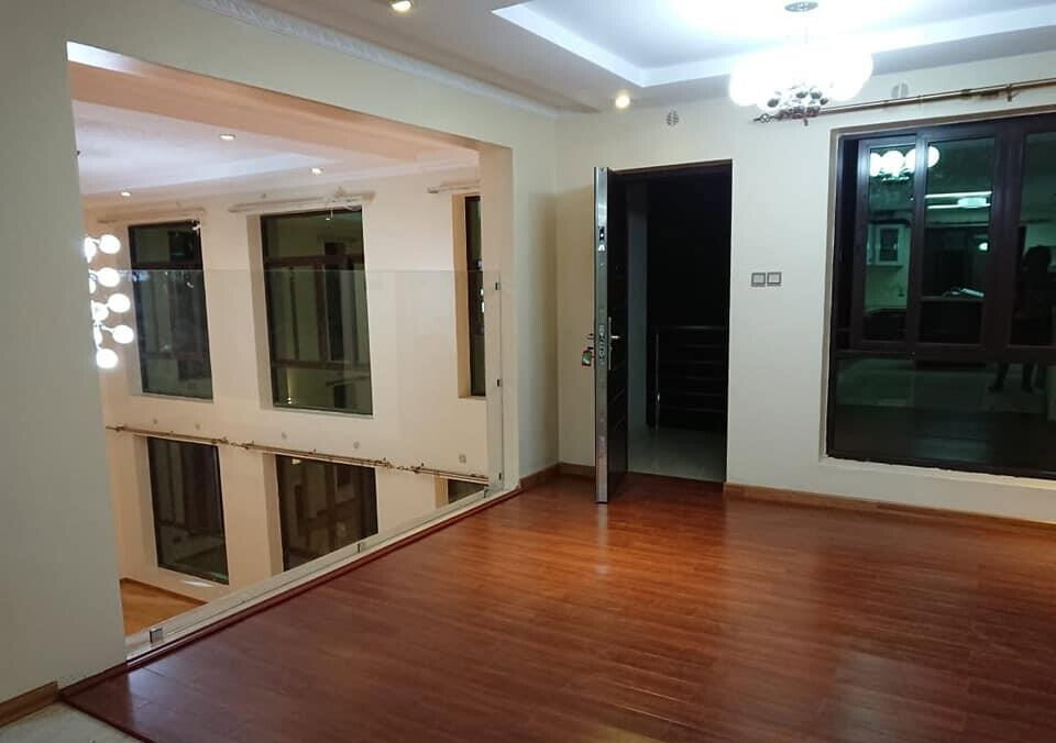 Ultra-Modern 4BR Villa on Half-Acre with DSQ - Kitisuru