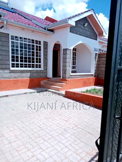 3bdrm Bungalow in Malaa for rent - Image 1