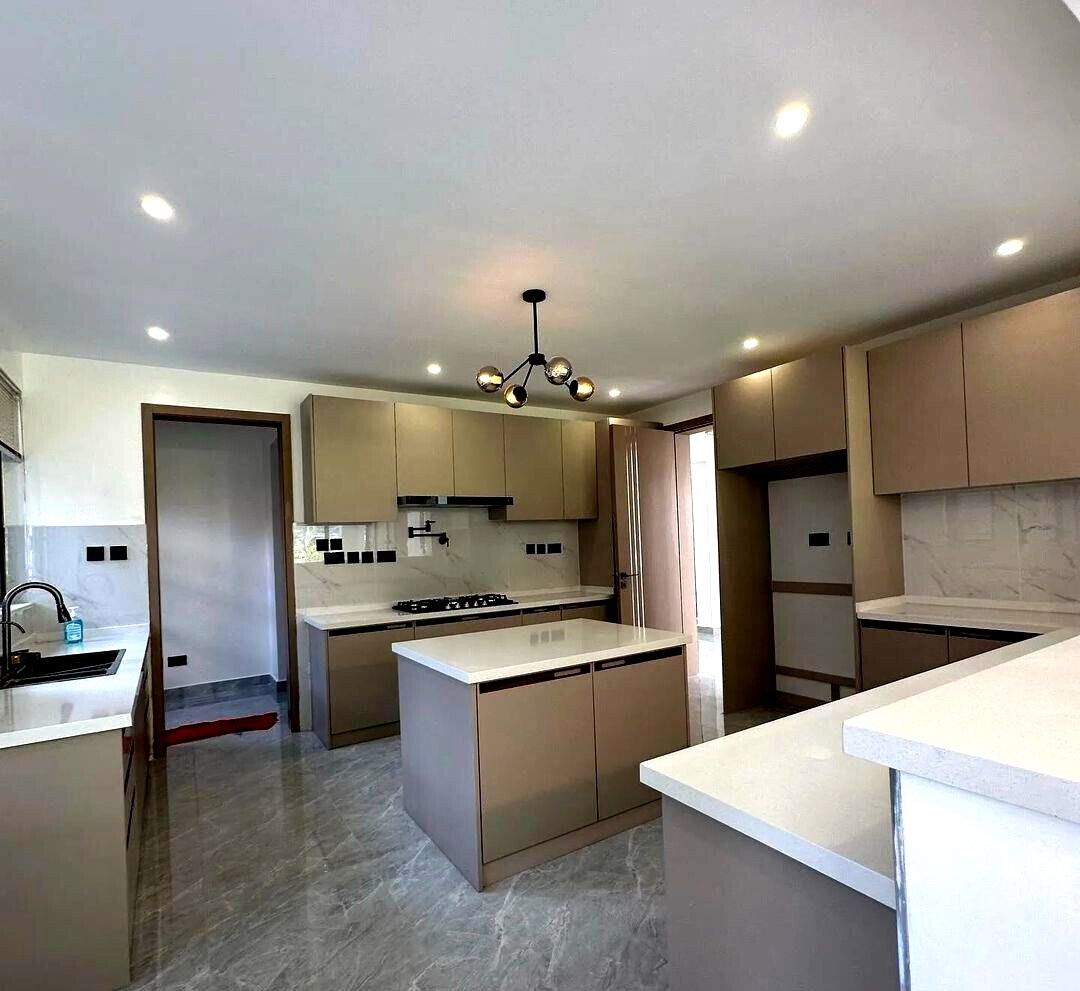 Smart Villa with Moon Roof, Sauna & Jacuzzi - Lavington