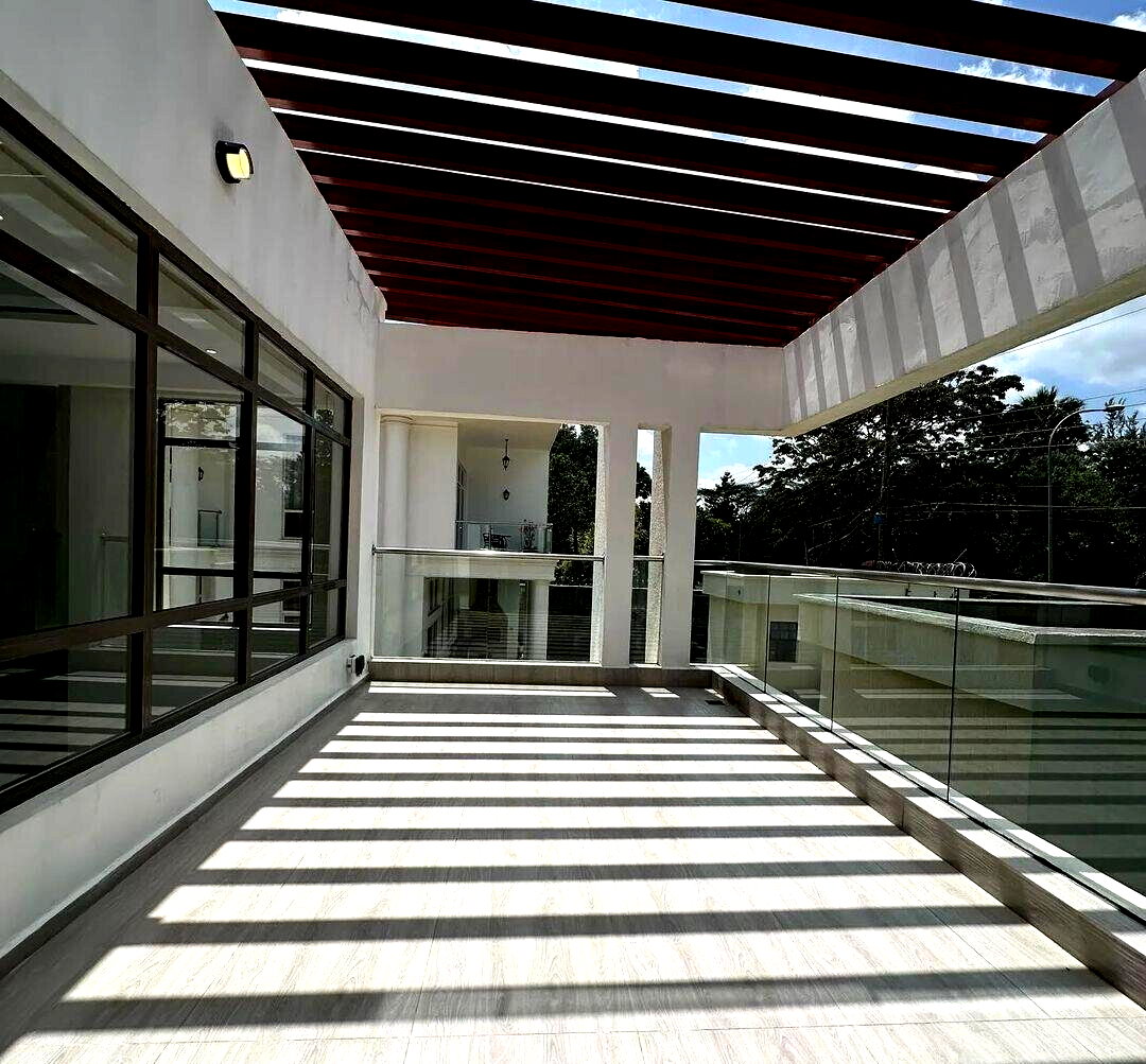 Smart Villa with Moon Roof, Sauna & Jacuzzi - Lavington