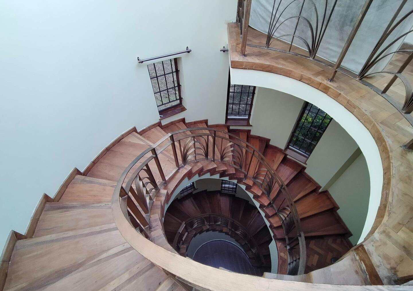 1/4 Acre Castle with 4BR
