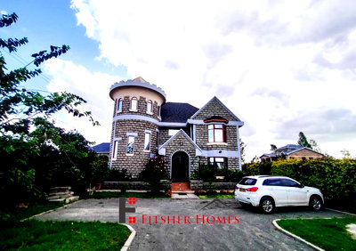 1/4 Acre Castle with 4BR