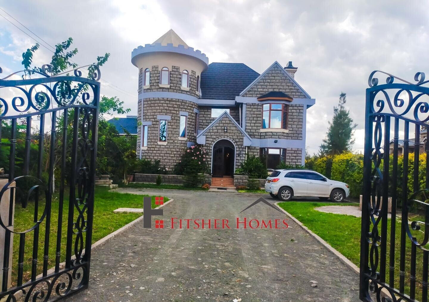1/4 Acre Castle with 4BR