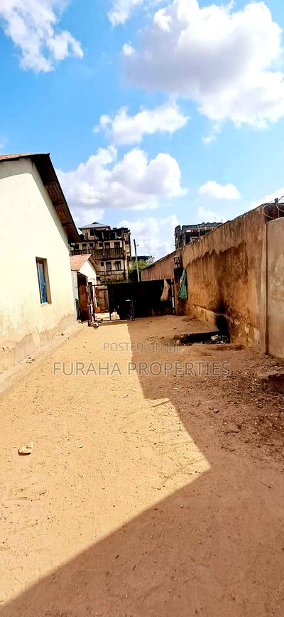 11bdrm Bungalow in Mikindani for sale - Image 3