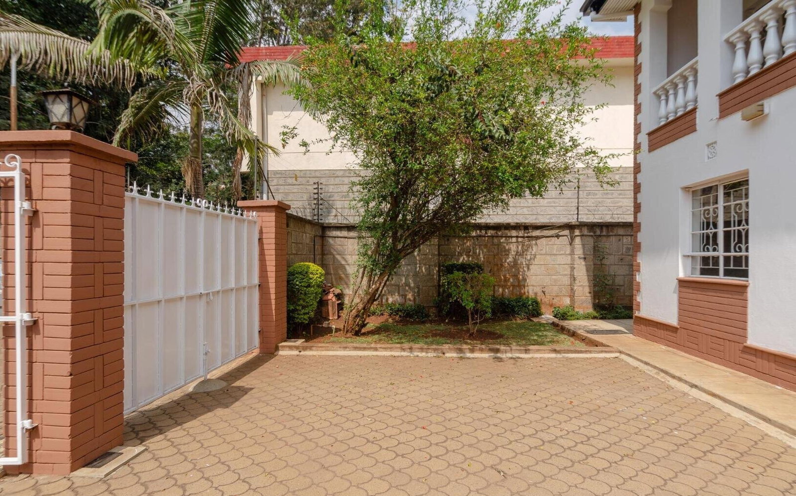 4BR All-Ensuite Townhouse with DSQ & Mature Garden - Lavington