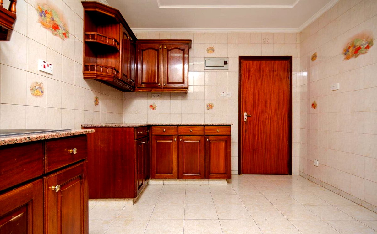 4BR All-Ensuite Townhouse with DSQ & Mature Garden - Lavington