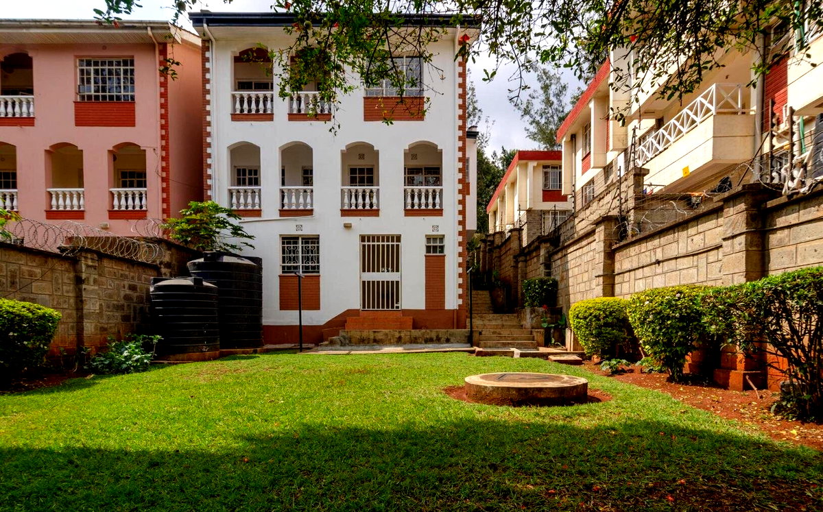 4BR All-Ensuite Townhouse with DSQ & Mature Garden - Lavington