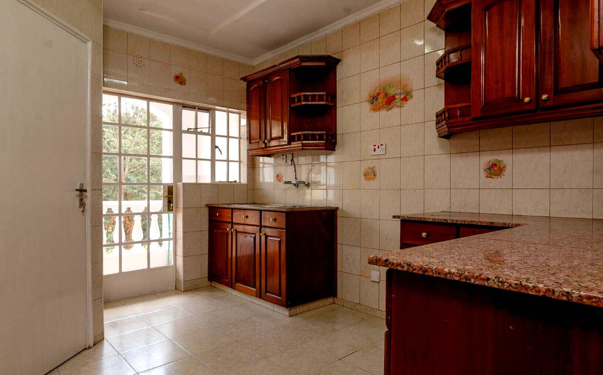 4BR All-Ensuite Townhouse with DSQ & Mature Garden - Lavington