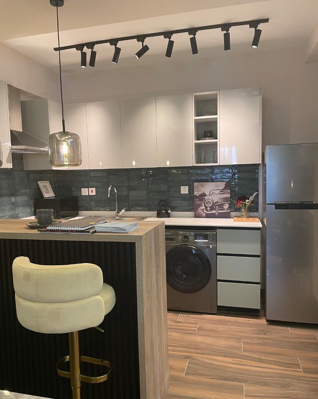 2BR with Heated Pool & Rooftop BBQ - Lavington