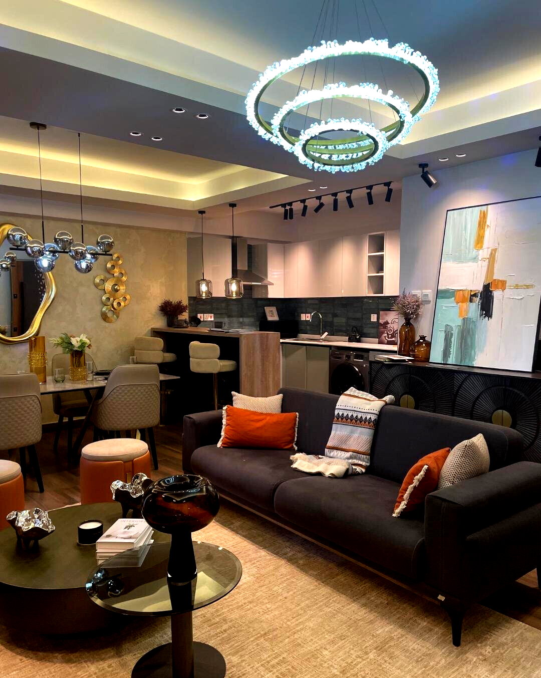 2BR with Heated Pool & Rooftop BBQ - Lavington