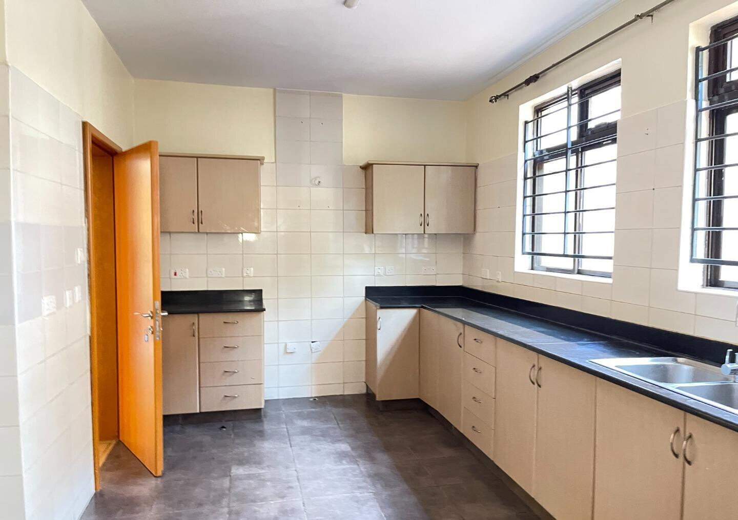 5-Ensuite Townhouse with DSQ & Private Garden - Lavington