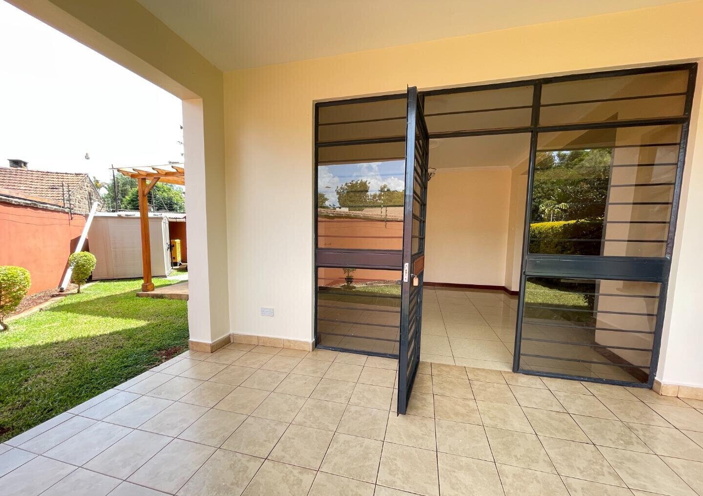 5-Ensuite Townhouse with DSQ & Private Garden - Lavington