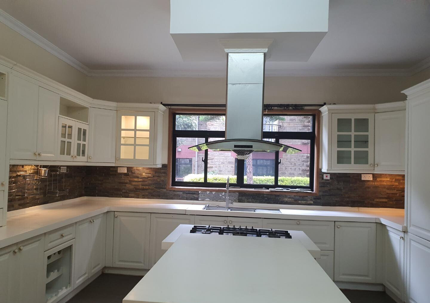 5-Ensuite Townhouse with Steam Room, Sauna & Jacuzzi - Lavington