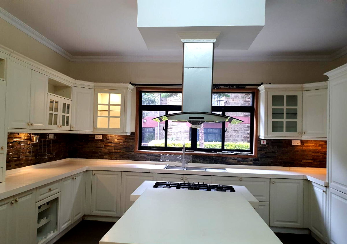 5-Ensuite Townhouse with Steam Room, Sauna & Jacuzzi - Lavington
