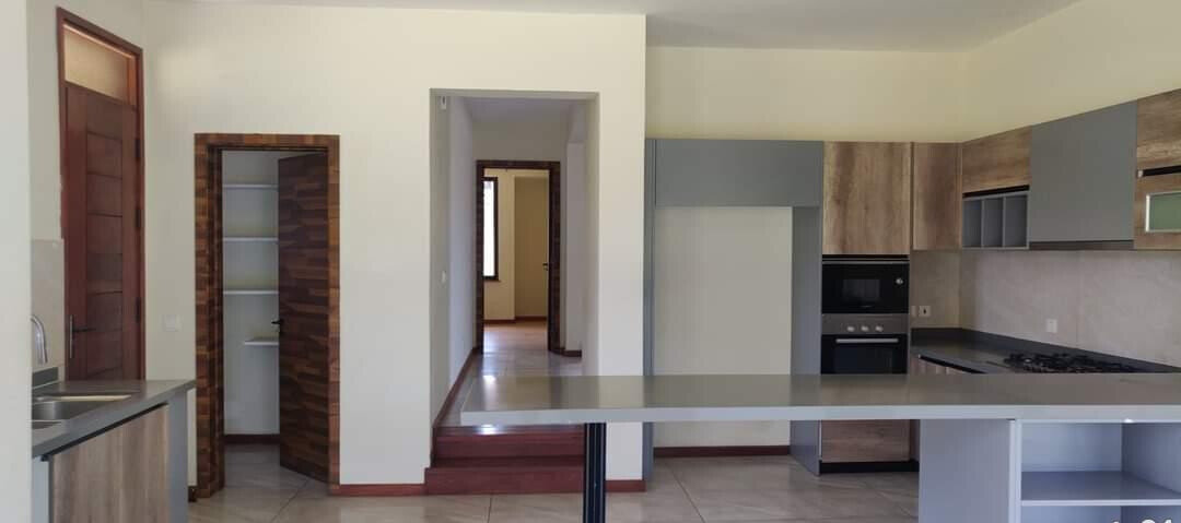 4-Ensuite Townhouse with Common Pool & Gym – Karen
