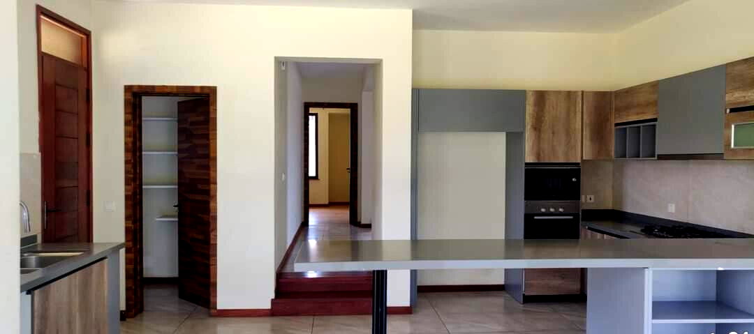 4-Ensuite Townhouse with Common Pool & Gym – Karen