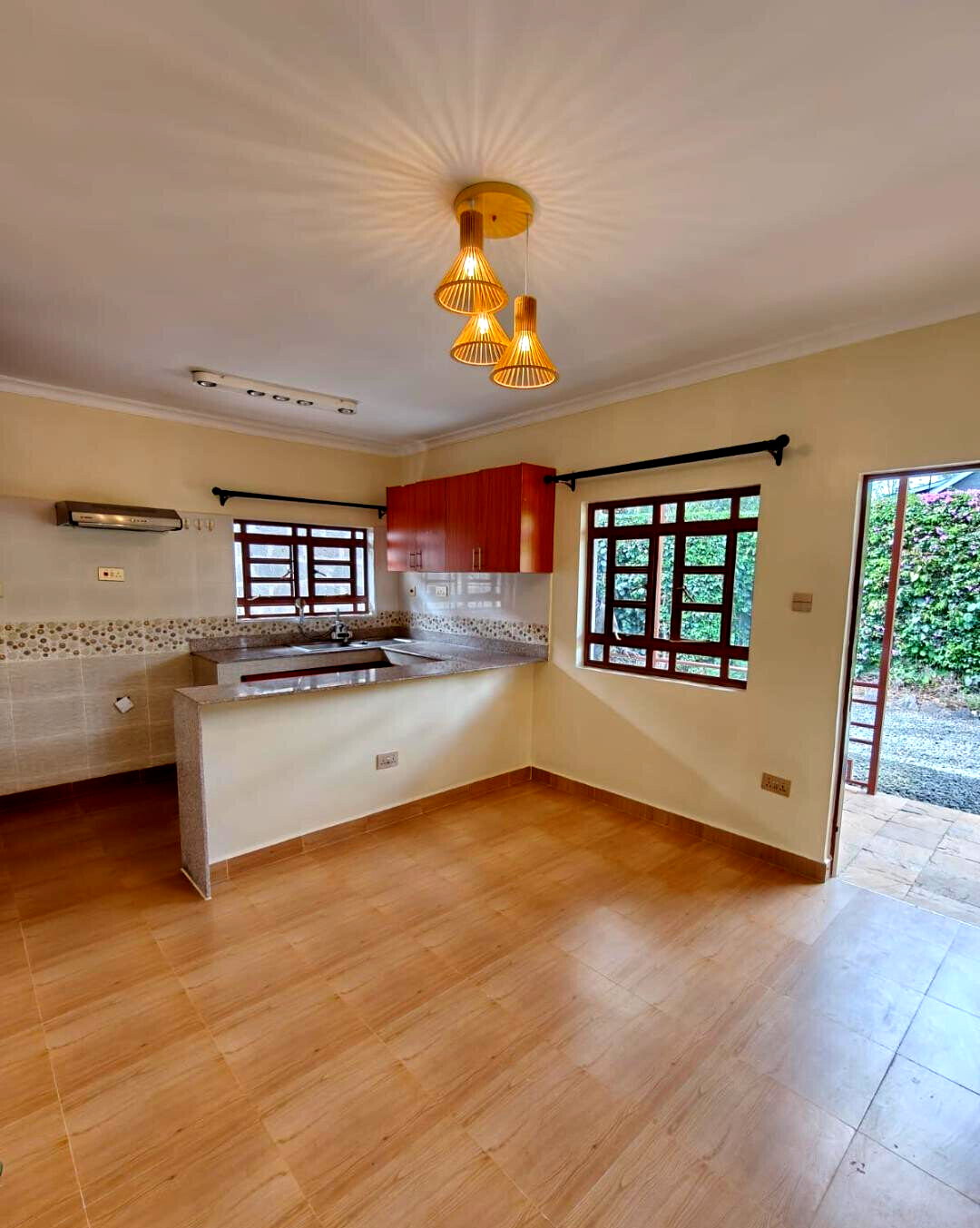 Cozy 2BR Cottage - Karen