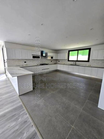 5bdrm Villa in Lavington for sale - Image 9