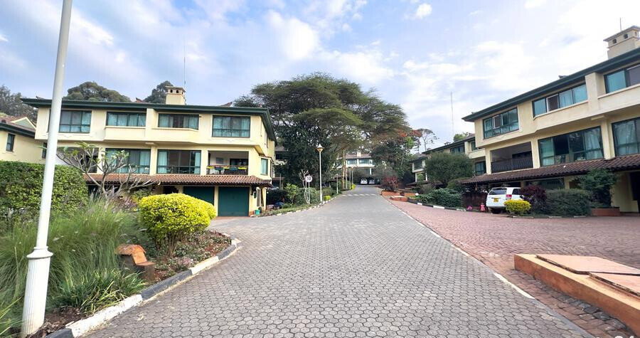 3-Ensuite Townhouse with Generator & Borehole - Westlands