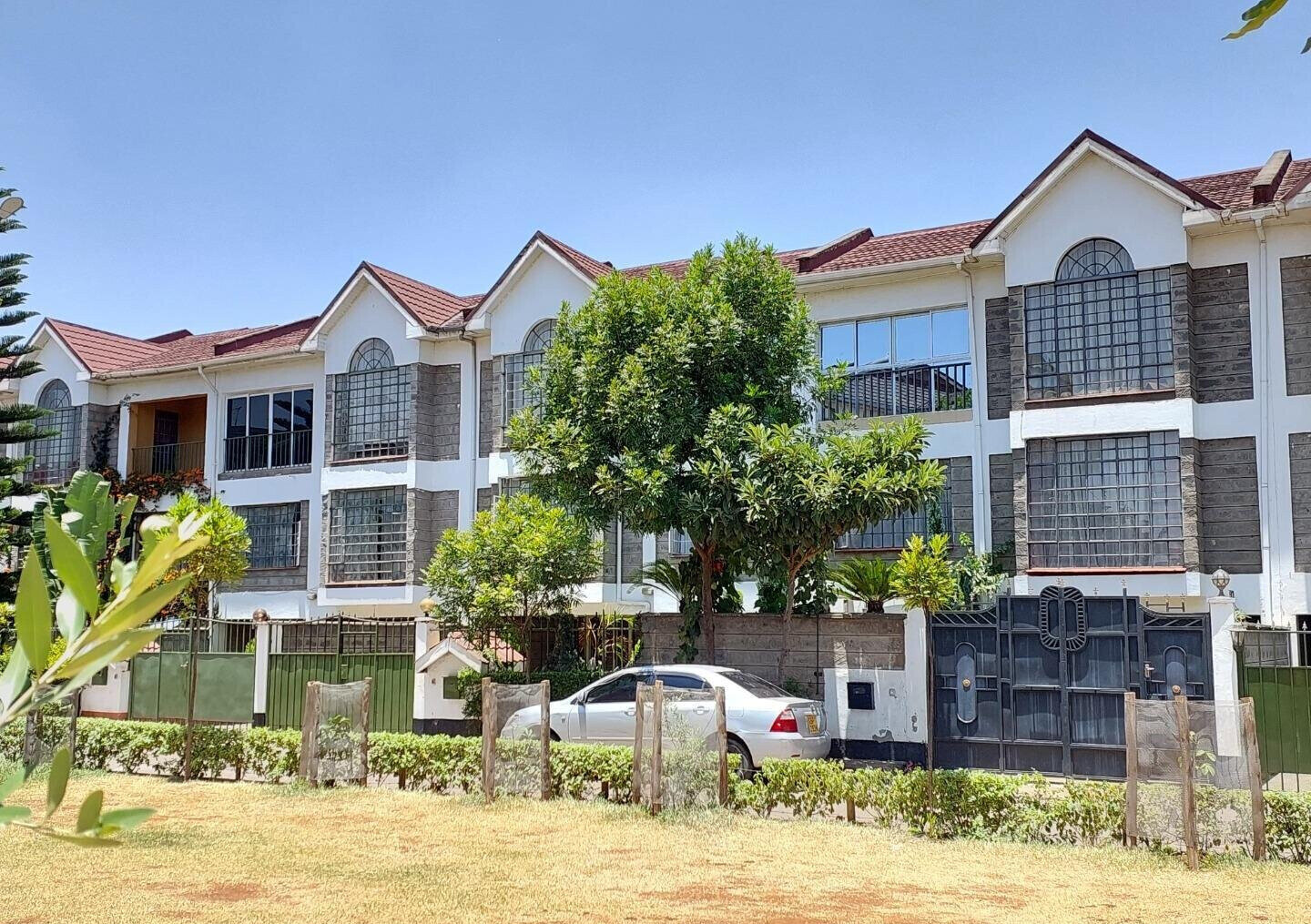 4BR All Ensuite Townhouse with DSQ & Expressway Access - South B