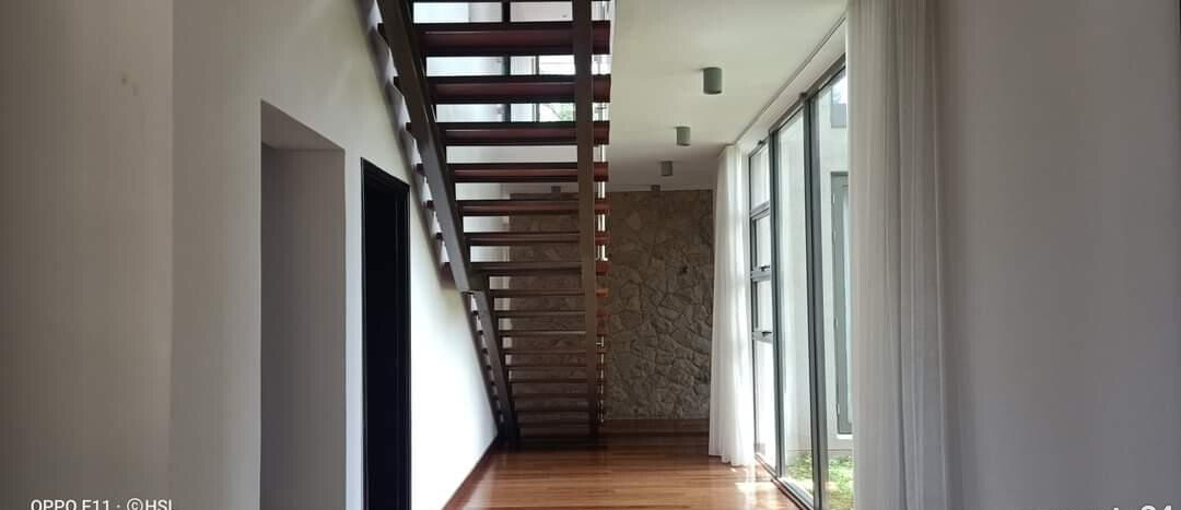 Deerpark Karen: 5-Bed Villa on Half-Acre with Private Pool & Forest