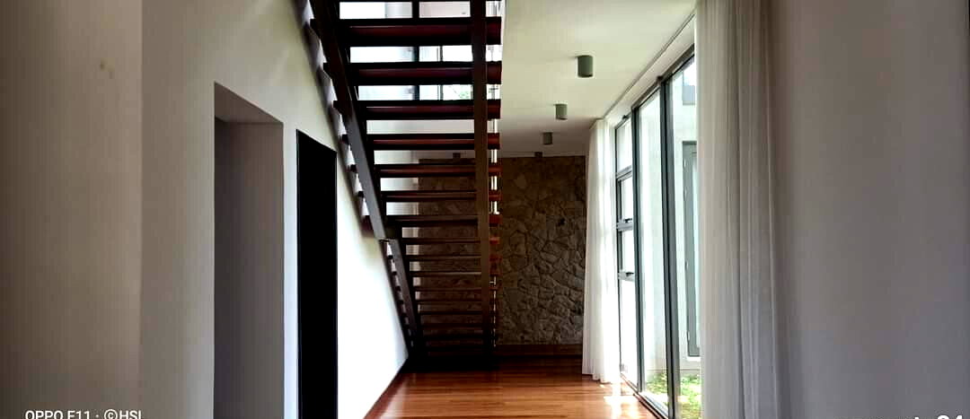 Deerpark Karen: 5-Bed Villa on Half-Acre with Private Pool & Forest