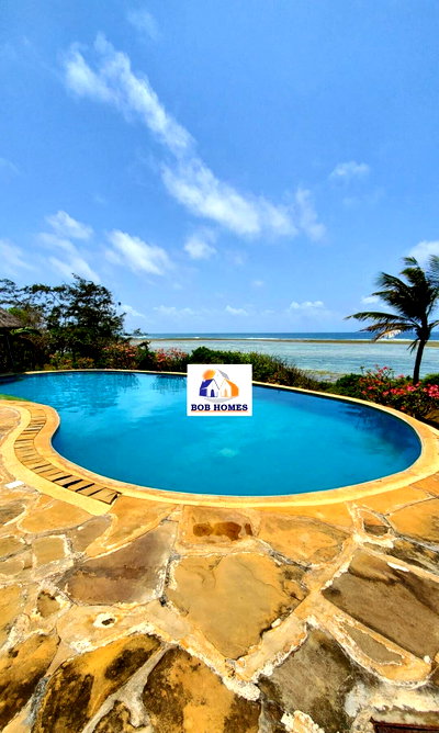 1-Acre Beachfront Townhouse with Private Pool - Shanzu