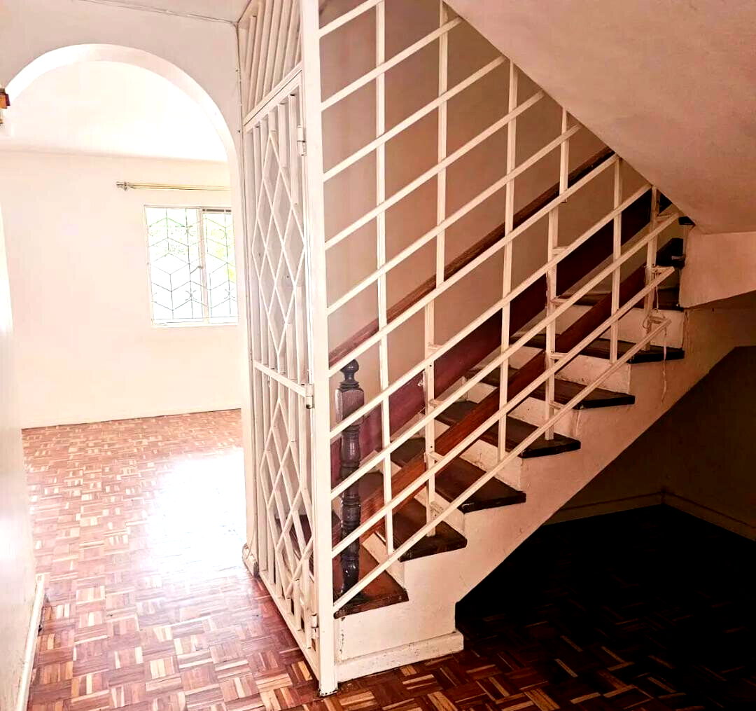 3BR Townhouse with DSQ & Secluded Estate - Lavington