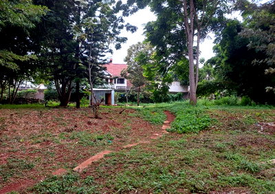 Half-Acre Flat Plot with Red Soil & Utilities – Runda, Nairobi