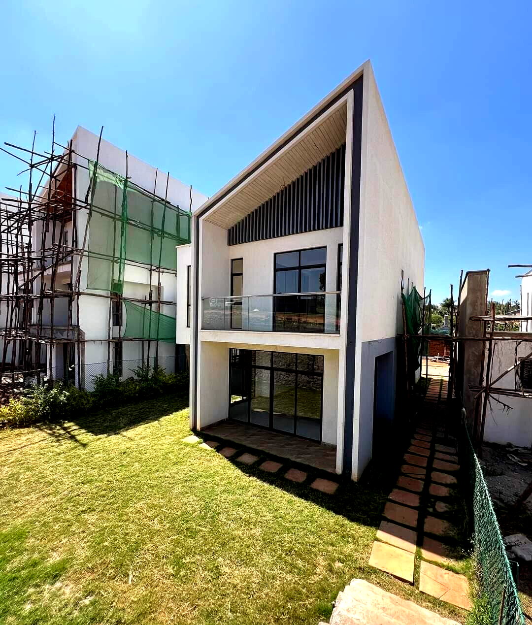 4BR All-Ensuite Villa with Pool & Solar - Near Windsor, Kiambu