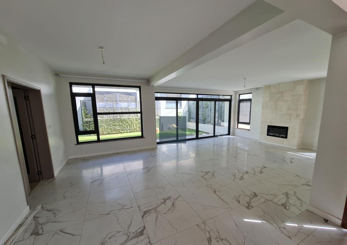 5-Ensuite Townhouse with Sunken Living Room & Generator - Lavington